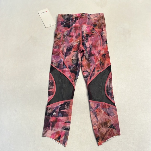 44. NWT Lululemon On Pace Crop *21" Sun Dazed Multi Pink UNZU - Picture 3 of 3